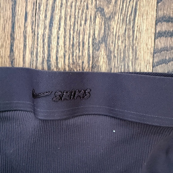 NikeSkims Leggings - Picture 3 of 5